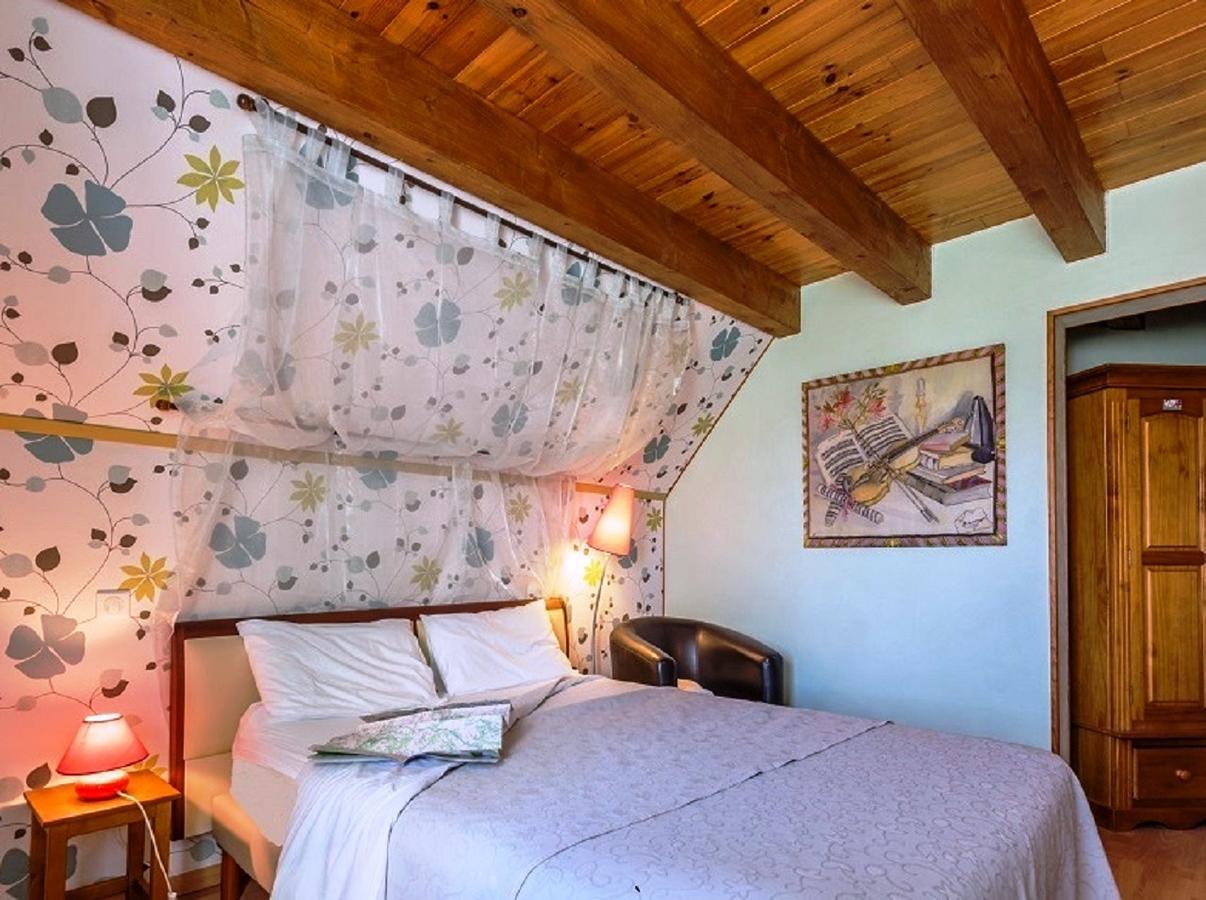 منزل الضيف Saint-Martin-Valmeroux  في Domaine De La Chaux De Revel المظهر الخارجي الصورة